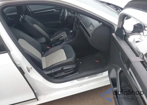 2018 Volkswagen Passat 3.6L V6 Gt из США, поврежденный, VIN 1VWJM7A38JC042133